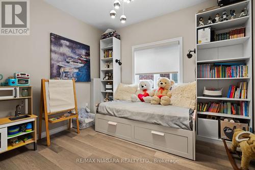 7 Cannery Drive, Niagara-On-The-Lake, ON - Indoor Photo Showing Bedroom