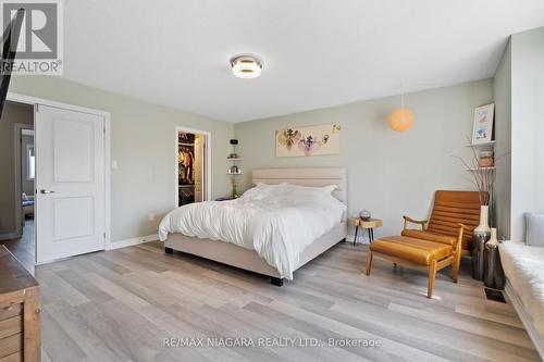 7 Cannery Drive, Niagara-On-The-Lake, ON - Indoor Photo Showing Bedroom