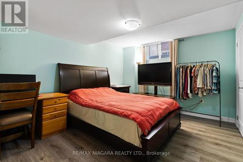 7 Cannery Drive, Niagara-On-The-Lake, ON - Indoor Photo Showing Bedroom