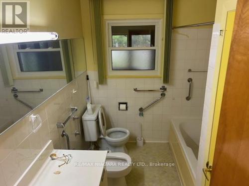 6378 Mountain Road, Niagara Falls, ON - Indoor Photo Showing Bathroom