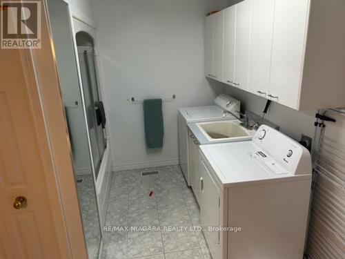 6378 Mountain Road, Niagara Falls, ON - Indoor Photo Showing Laundry Room