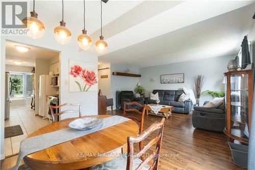 33 Naples Court, Thorold, ON - Indoor Photo Showing Dining Room