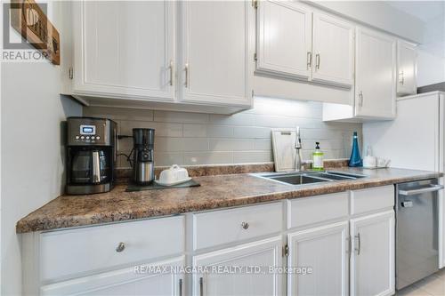 33 Naples Court, Thorold, ON - Indoor Photo Showing Kitchen With Double Sink