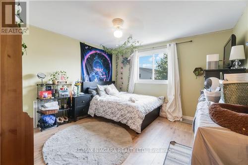 33 Naples Court, Thorold, ON - Indoor Photo Showing Bedroom