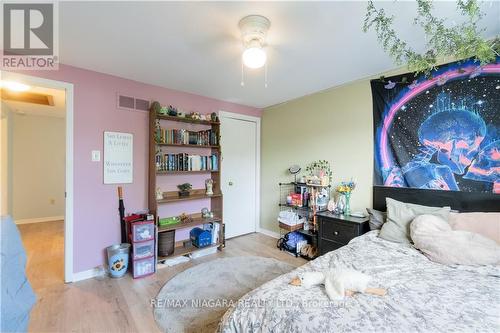 33 Naples Court, Thorold, ON - Indoor Photo Showing Bedroom