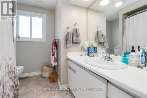 33 Naples Court, Thorold, ON - Indoor Photo Showing Bathroom