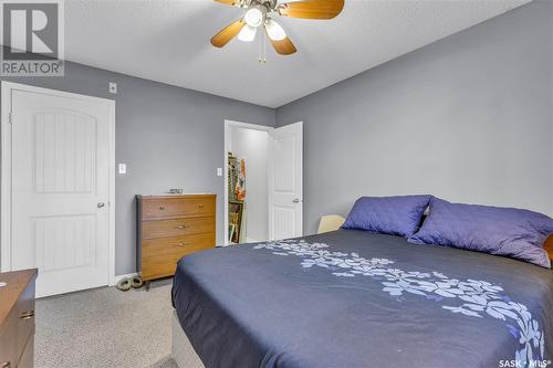 1 833 B Avenue N, Saskatoon, SK - Indoor Photo Showing Bedroom