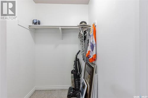 1 833 B Avenue N, Saskatoon, SK - Indoor With Storage