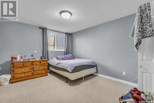 1 833 B Avenue N, Saskatoon, SK - Indoor Photo Showing Bedroom