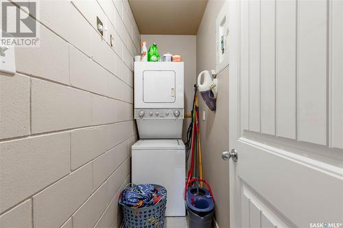 1 833 B Avenue N, Saskatoon, SK - Indoor Photo Showing Laundry Room