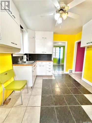 165 Broadway Street W, Yorkton, SK - Indoor Photo Showing Kitchen