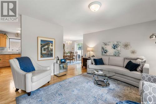 901B 9Th Street E, Saskatoon, SK - Indoor Photo Showing Living Room