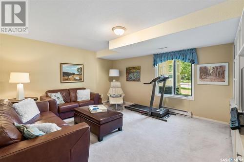 901B 9Th Street E, Saskatoon, SK - Indoor Photo Showing Living Room