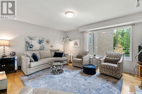 901B 9Th Street E, Saskatoon, SK - Indoor Photo Showing Living Room