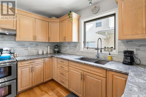 901B 9Th Street E, Saskatoon, SK - Indoor Photo Showing Kitchen With Double Sink