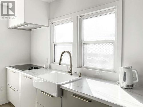 9619 99 Avenue, Fort St. John, BC - Indoor Photo Showing Kitchen