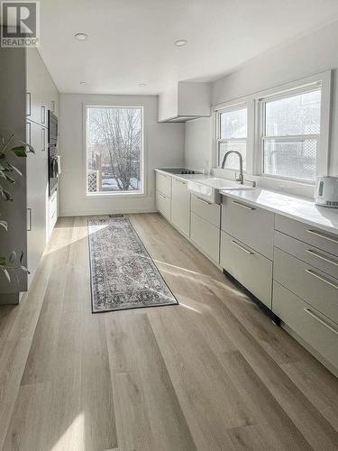 9619 99 Avenue, Fort St. John, BC - Indoor Photo Showing Kitchen