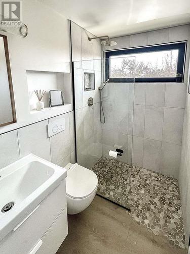 9619 99 Avenue, Fort St. John, BC - Indoor Photo Showing Bathroom