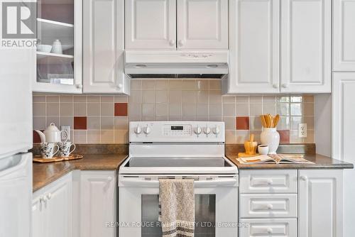 6 Inlet Bay Drive, Whitby (Port Whitby), ON - Indoor Photo Showing Kitchen