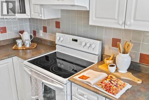 6 Inlet Bay Drive, Whitby (Port Whitby), ON - Indoor Photo Showing Kitchen