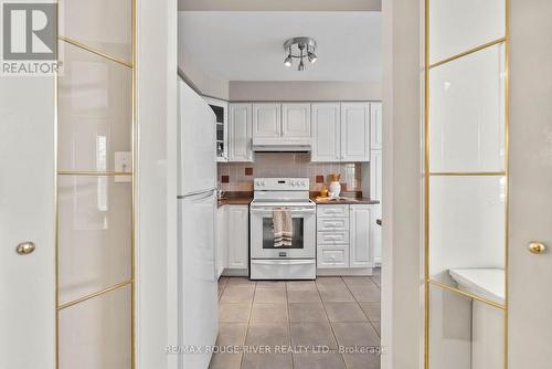 6 Inlet Bay Drive, Whitby (Port Whitby), ON - Indoor Photo Showing Kitchen