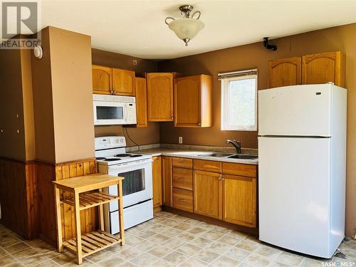 159 Wellington Avenue, Yorkton, SK - Indoor Photo Showing Kitchen With Double Sink