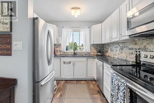 6 - 18 Sauble River Road, Lambton Shores (Grand Bend), ON - Indoor Photo Showing Kitchen With Upgraded Kitchen