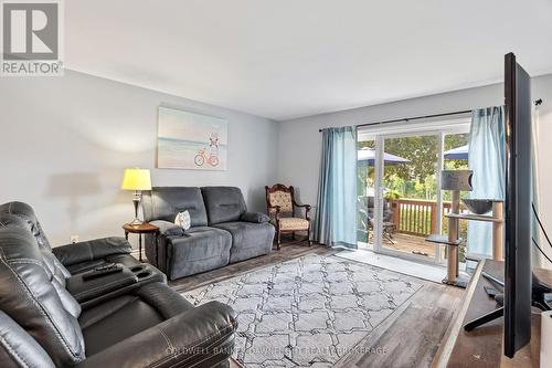 6 - 18 Sauble River Road, Lambton Shores (Grand Bend), ON - Indoor Photo Showing Living Room