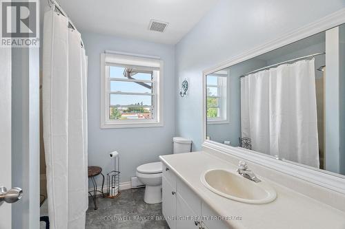 6 - 18 Sauble River Road, Lambton Shores (Grand Bend), ON - Indoor Photo Showing Bathroom