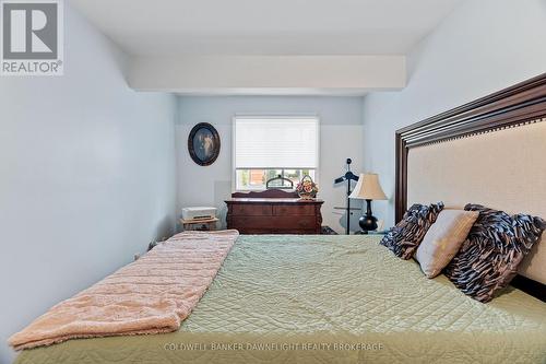 6 - 18 Sauble River Road, Lambton Shores (Grand Bend), ON - Indoor Photo Showing Bedroom