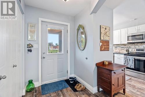 6 - 18 Sauble River Road, Lambton Shores (Grand Bend), ON - Indoor Photo Showing Kitchen