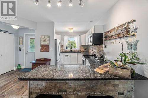 6 - 18 Sauble River Road, Lambton Shores (Grand Bend), ON - Indoor Photo Showing Kitchen