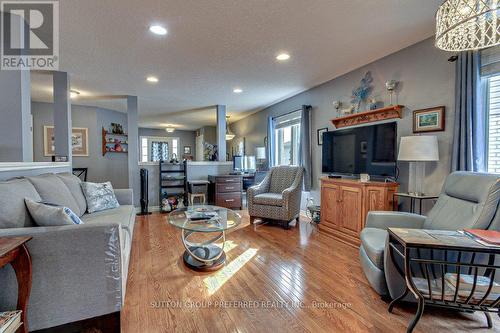 2823 Bateman Trail, London, ON - Indoor Photo Showing Living Room