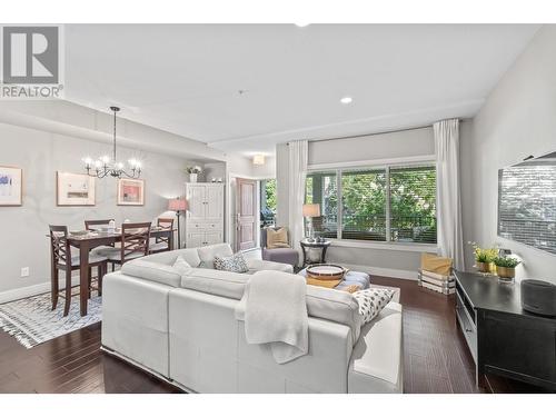 600 Boynton Place Unit# 13, Kelowna, BC - Indoor Photo Showing Living Room