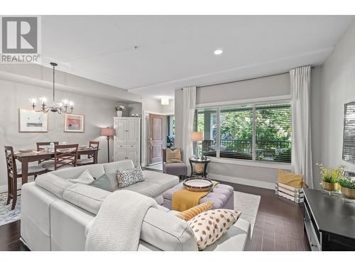 600 Boynton Place Unit# 13, Kelowna, BC - Indoor Photo Showing Living Room