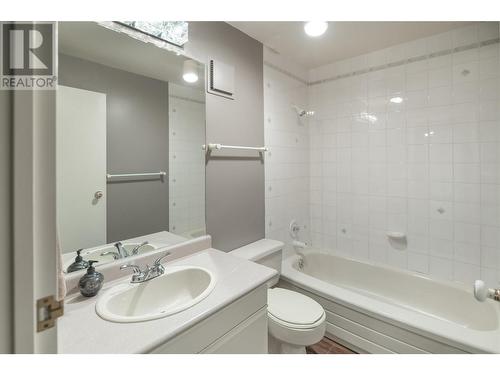 737 Leon Avenue Unit# 505, Kelowna, BC - Indoor Photo Showing Bathroom