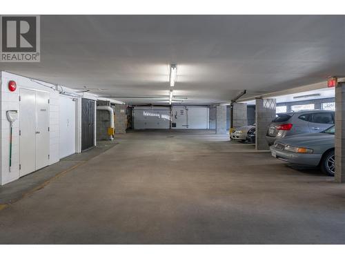 737 Leon Avenue Unit# 505, Kelowna, BC - Indoor Photo Showing Garage