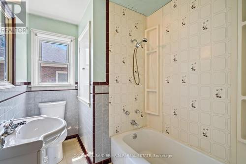 34 Simpson Avenue, Clarington (Bowmanville), ON - Indoor Photo Showing Bathroom