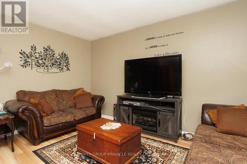 159 Queen Street, Kawartha Lakes (Fenelon Falls), ON - Indoor Photo Showing Living Room