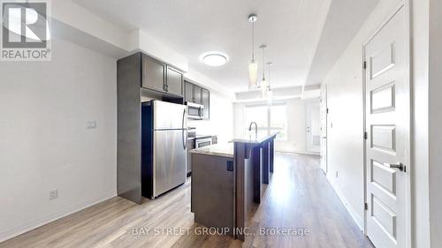 512 - 2 Adam Sellers Street, Markham, ON - Indoor Photo Showing Kitchen