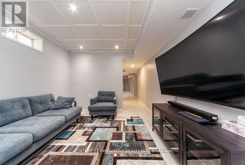 94 Creekland Avenue, Whitchurch-Stouffville, ON - Indoor Photo Showing Living Room