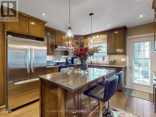 36 Elmvale Boulevard, Whitchurch-Stouffville, ON - Indoor Photo Showing Kitchen With Upgraded Kitchen