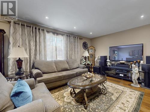 36 Elmvale Boulevard, Whitchurch-Stouffville, ON - Indoor Photo Showing Living Room