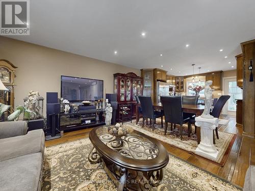 36 Elmvale Boulevard, Whitchurch-Stouffville, ON - Indoor Photo Showing Living Room