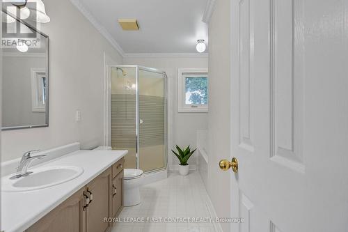 356 Livingstone Street W, Barrie, ON - Indoor Photo Showing Bathroom