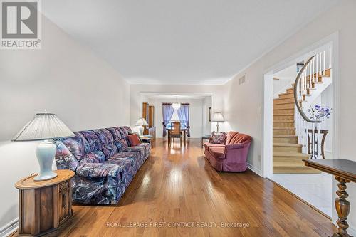 356 Livingstone Street W, Barrie, ON - Indoor Photo Showing Living Room