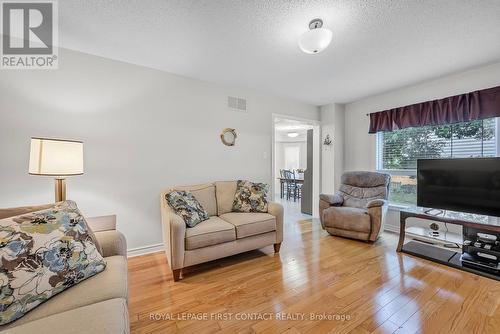 356 Livingstone Street W, Barrie, ON - Indoor Photo Showing Living Room