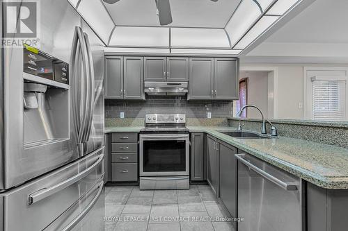 356 Livingstone Street W, Barrie, ON - Indoor Photo Showing Kitchen With Upgraded Kitchen