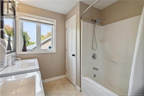 177 Chatellereault, Shediac, NB - Indoor Photo Showing Bathroom