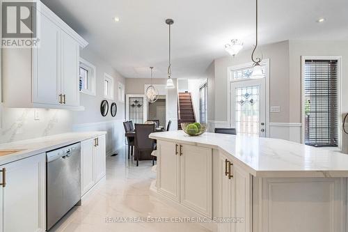 953 Gastle Way, Milton, ON - Indoor Photo Showing Kitchen